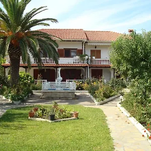 https://villa-tonia-apartments.hotelschalkidiki.net